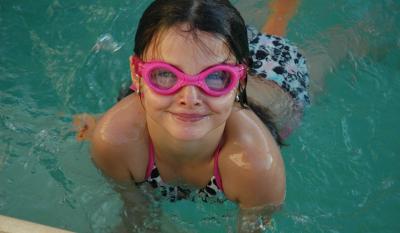 Maedchen mit Schwimmbrille